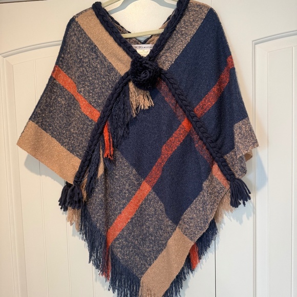 BCBG Generation Poncho - Picture 1 of 2